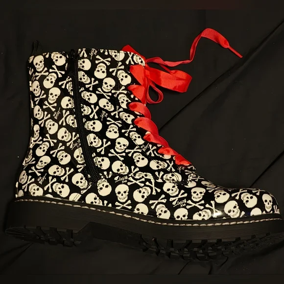Torrid Betsy Johnson Combat Boot Black Skull Faux Patent Leather (WW) Size 11 - Picture 10 of 15